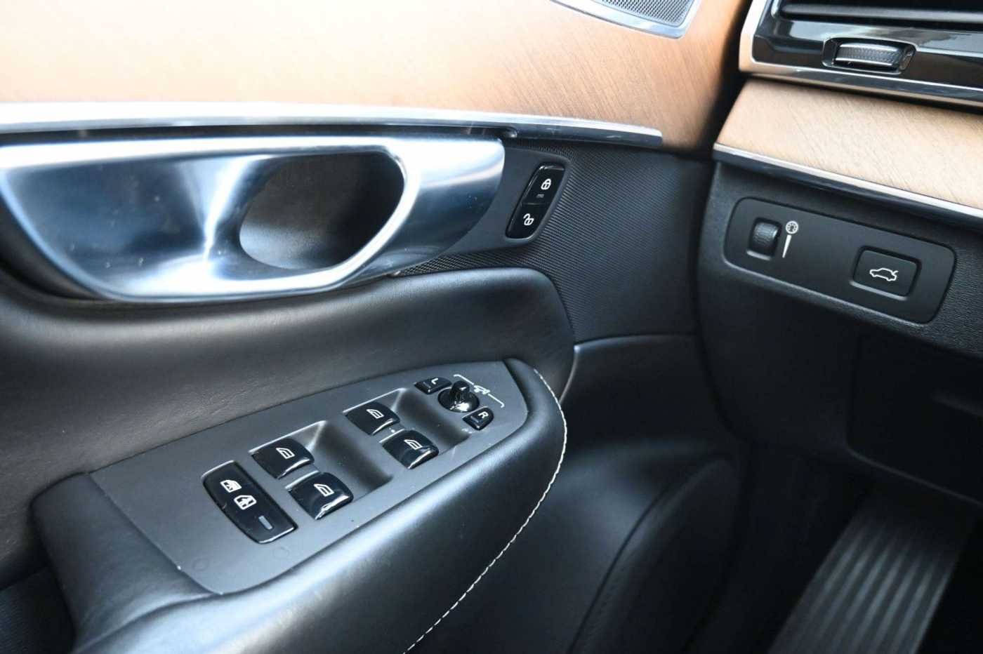Volvo  D5 AWD Autom. Inscription*LUFT*PANO*AHK