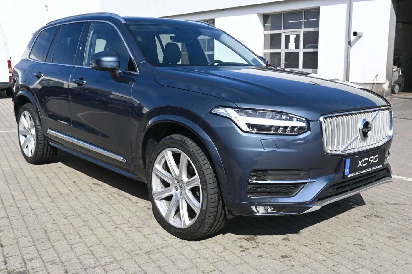 Volvo  D5 AWD Autom. Inscription*LUFT*PANO*AHK