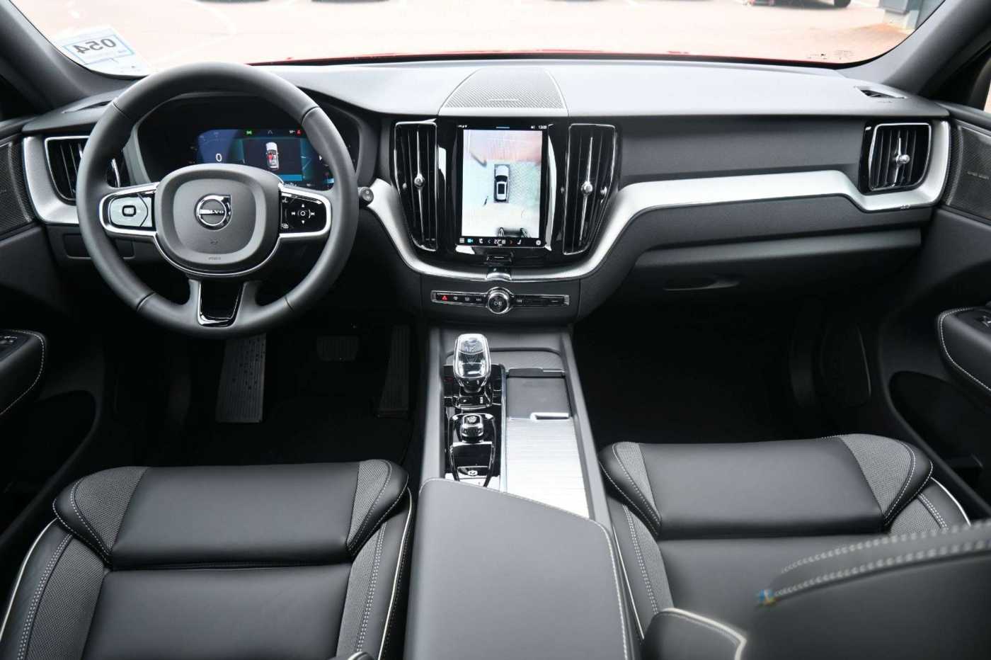 Volvo  B4 D AWD Black *H&K*STDHZG*360°*ACC