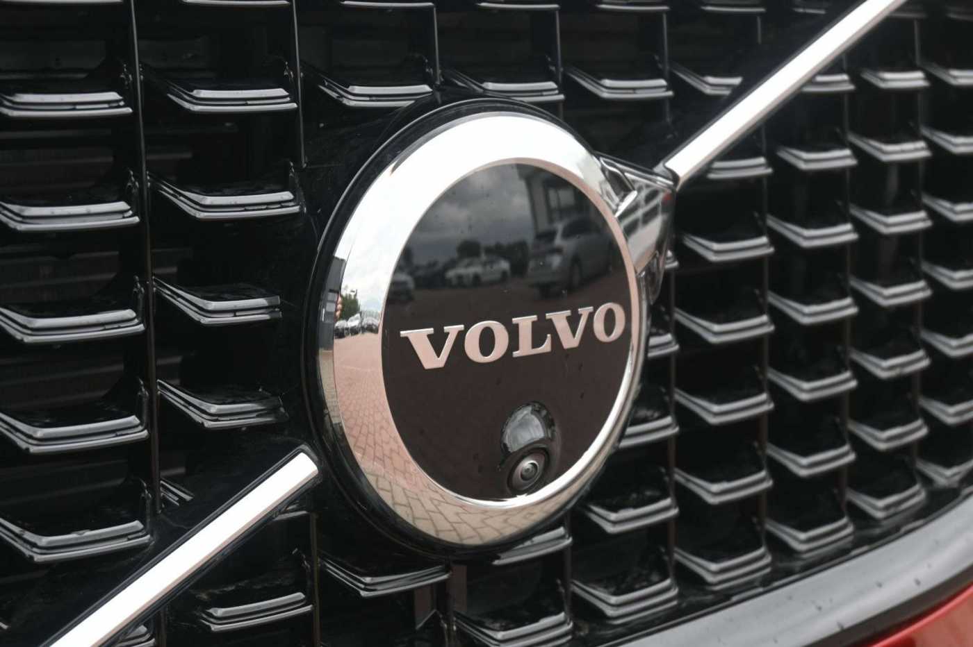 Volvo  B4 D AWD Black *H&K*STDHZG*360°*ACC