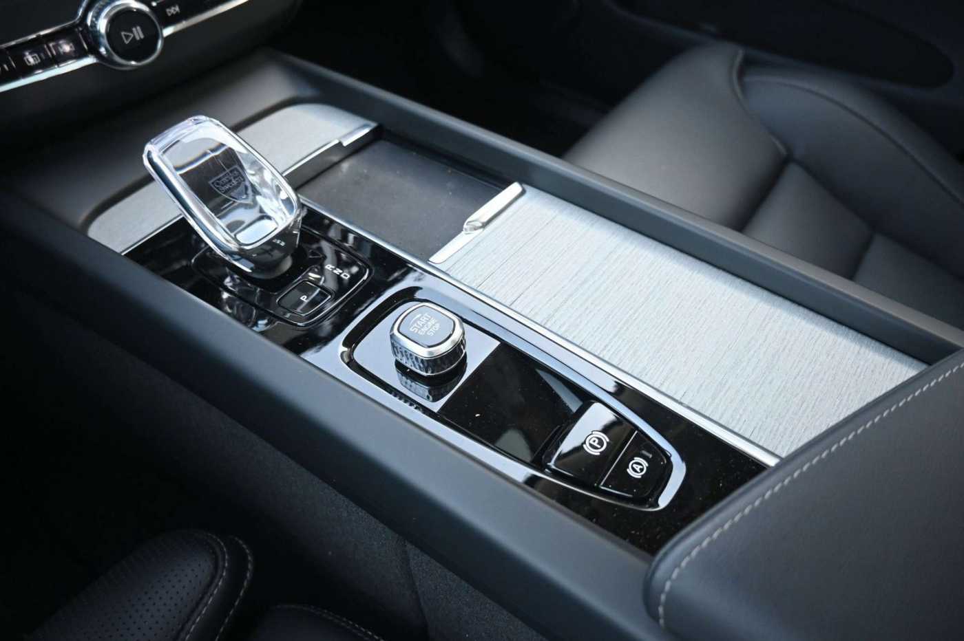 Volvo  T8 Plug-In Ultra Dark*STDHZG*360°*Massage*