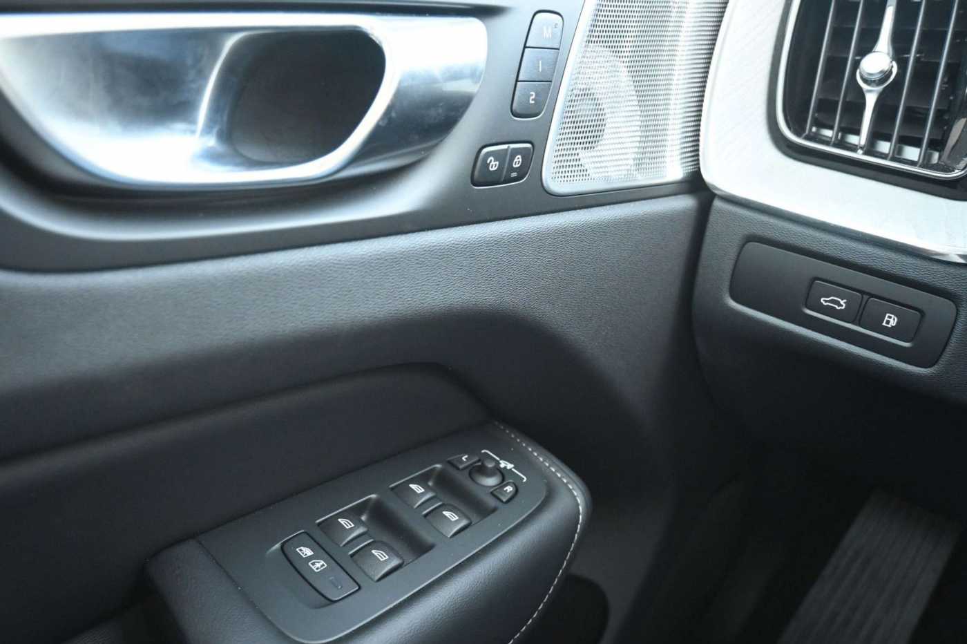Volvo  T8 Plug-In Ultra Dark*STDHZG*360°*Massage*