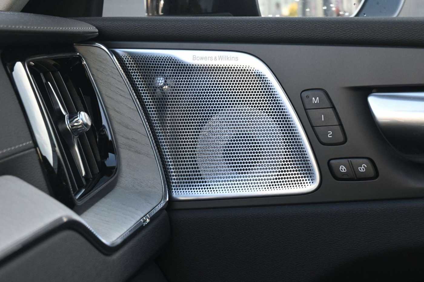 Volvo  T8 Plug-In Ultra Dark*STDHZG*360°*Massage*