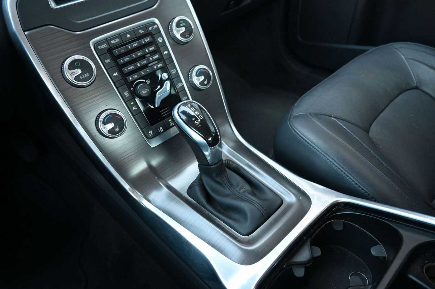 Volvo  **Mietkauf**S80 D4 Mom*AT*ACC*NAV*SITHZ*PANO*XEN