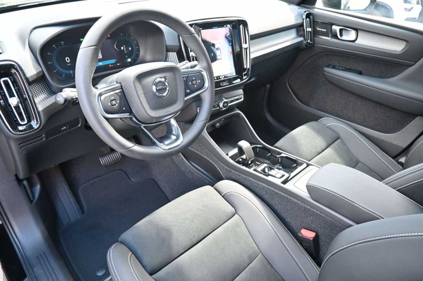 Volvo  B3 DKG Plus Black Edition*FSHZG*360°*ACC