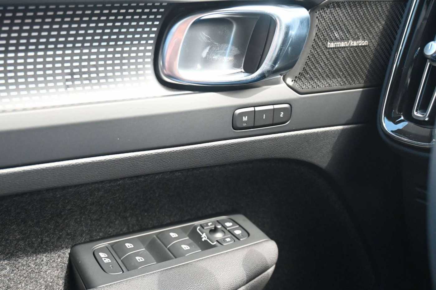 Volvo  B3 DKG Plus Black Edition*FSHZG*360°*ACC