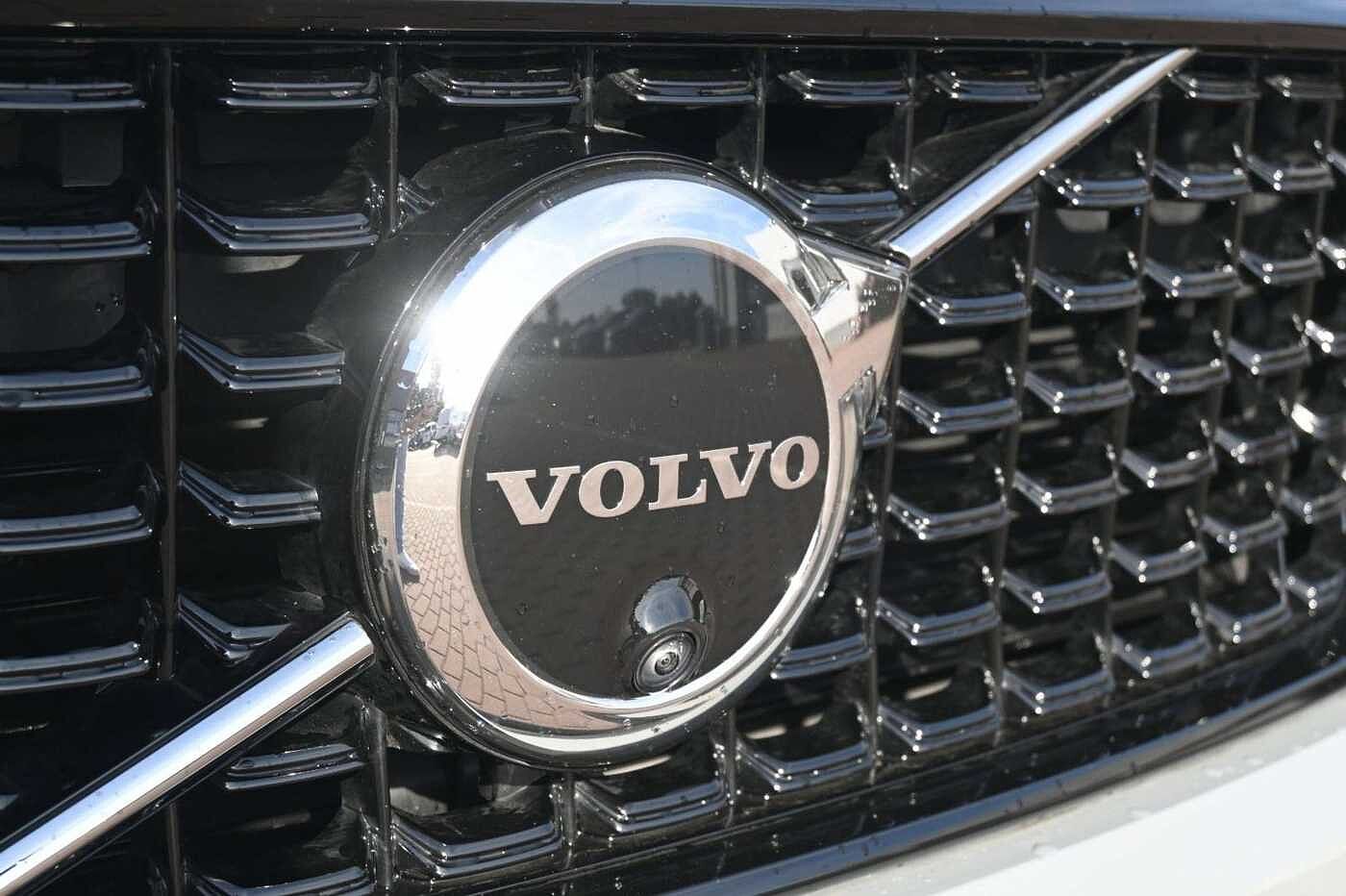 Volvo  B3 DKG Plus Dark*FSHZG*360°*ACC