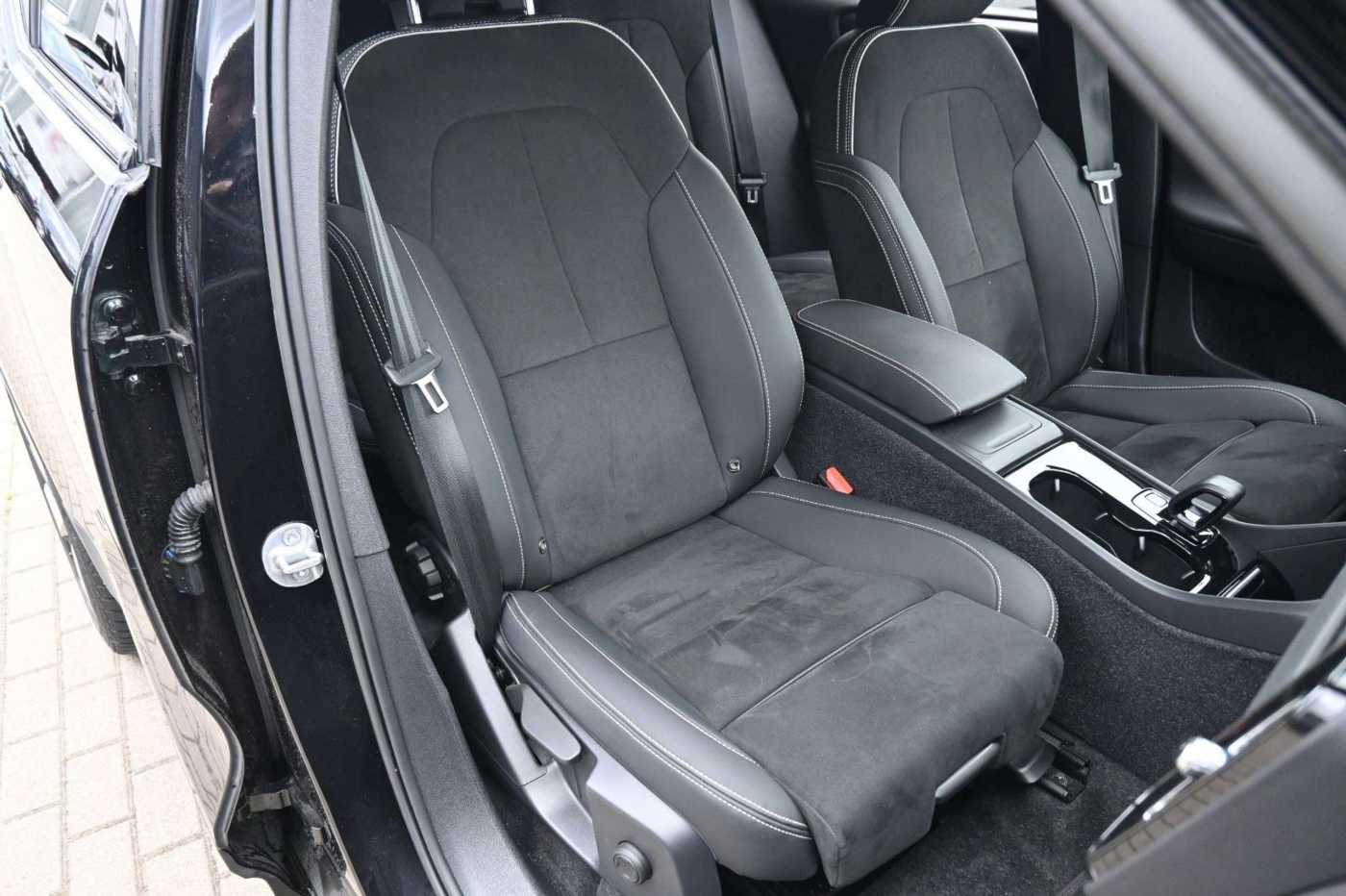 Volvo  Recharge Pure Electric AWD Plus*AHK*