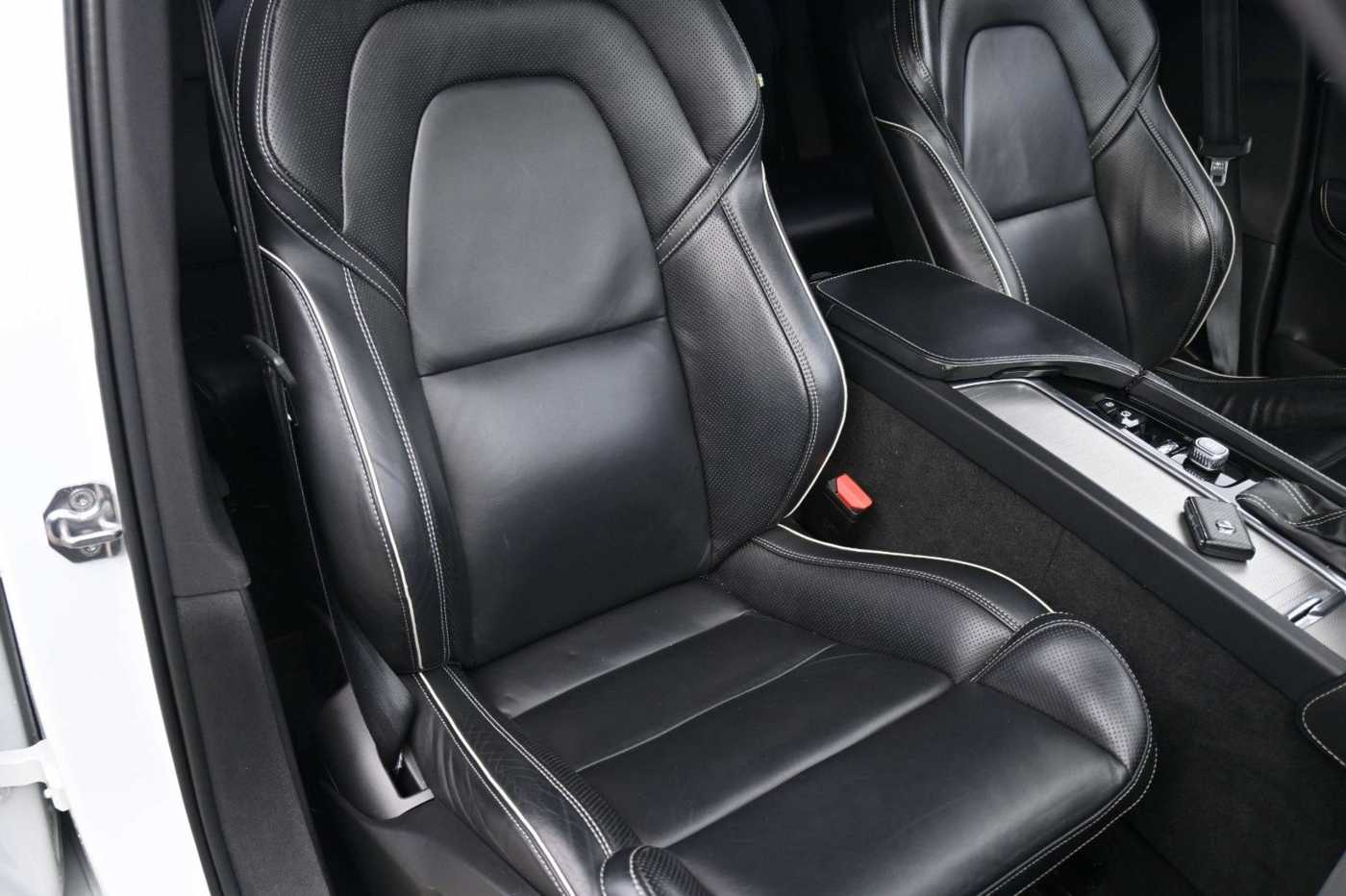 Volvo  D5 R-Design*VOLL*PANO*LUFT*255PS*MIETKAUF