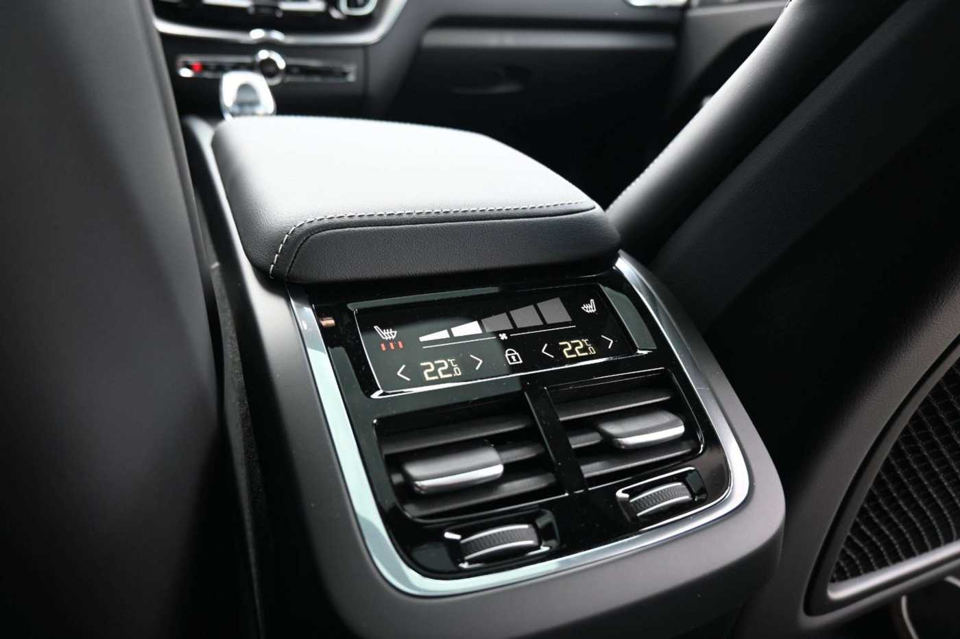 Volvo  B5B AWD Ultra Dark*360°*H/K*AHK*HUD*ACC