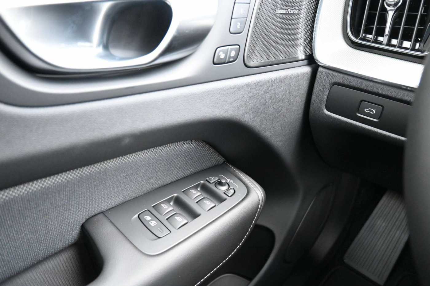 Volvo  B5B AWD Ultra Dark*360°*H/K*AHK*HUD*ACC