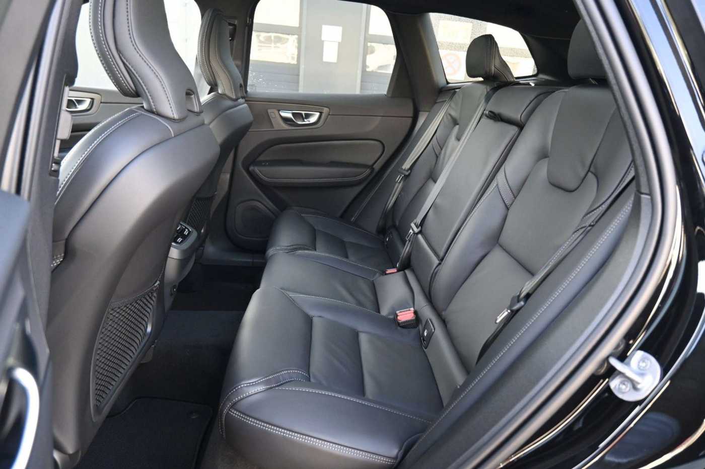 Volvo  B5 B Ultra Black Edition*LUFT*360°*Massage*