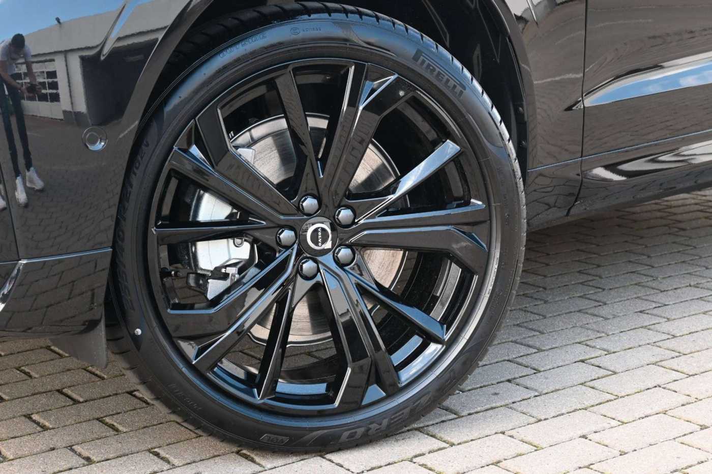 Volvo  B5 B AWD Ultra Black Edition*LUFT*360°*ACC