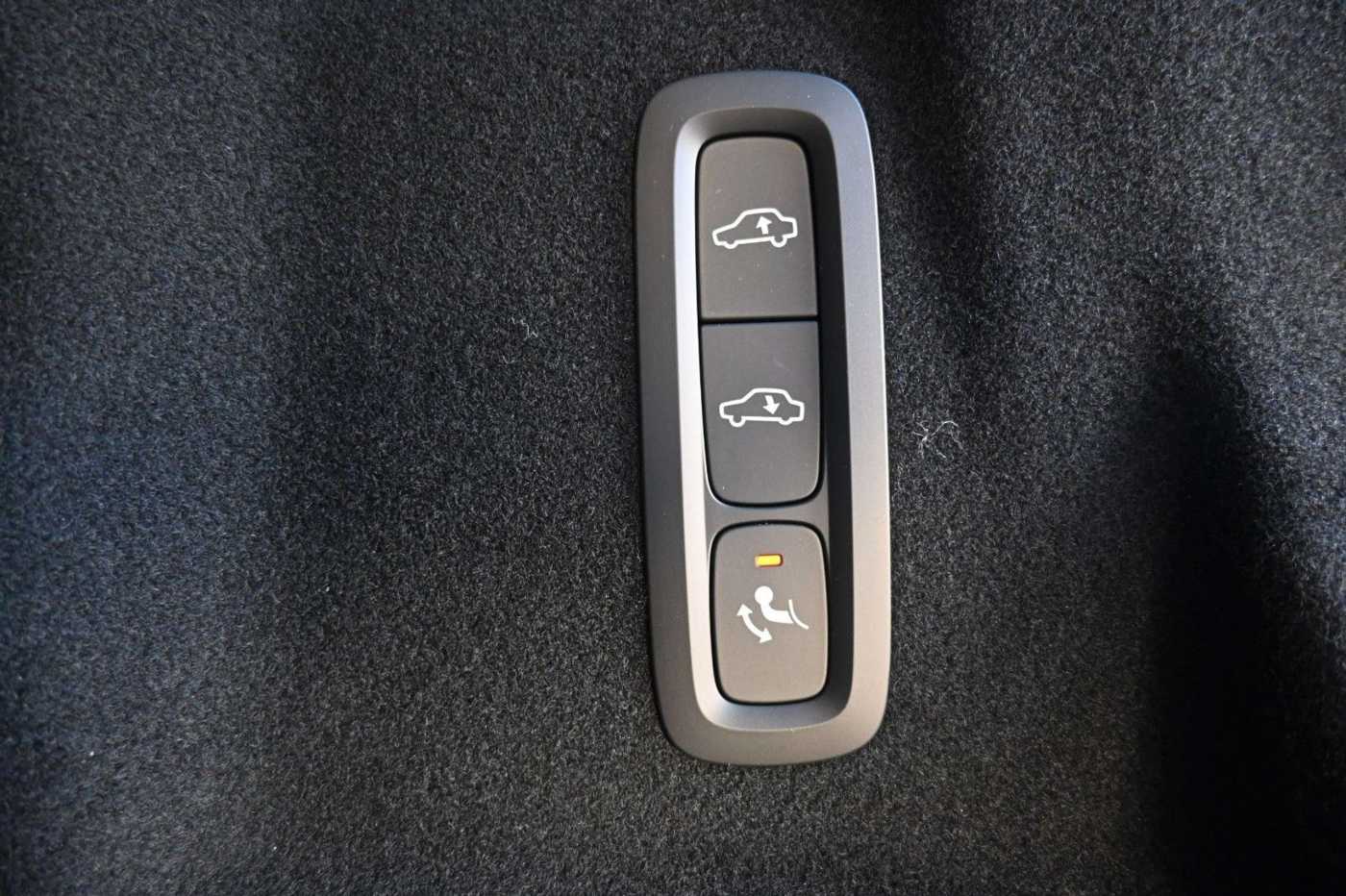 Volvo  B5 B AWD Ultra Black Edition*LUFT*360°*ACC