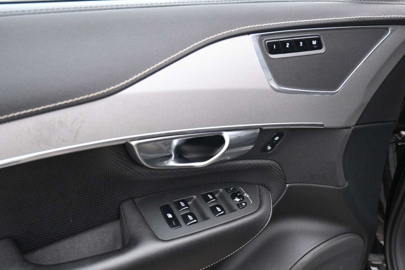 Volvo  R Design AWD