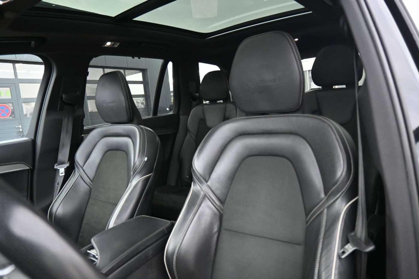 Volvo  R Design AWD