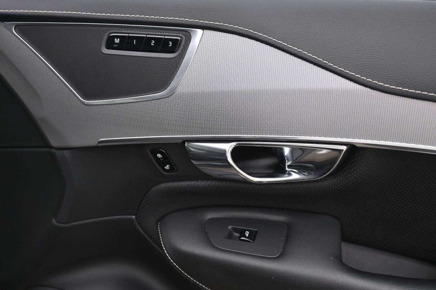 Volvo  R Design AWD