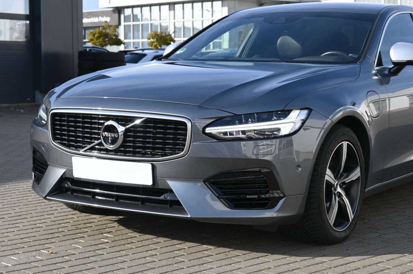 Volvo  Lim. R-Design Plug-In Hyb. AWD*B&W*LUFT*MASS*