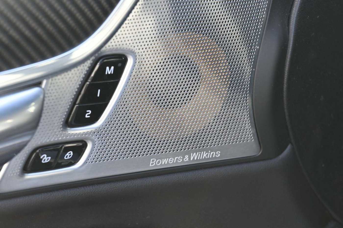 Volvo  Lim. R-Design Plug-In Hyb. AWD*B&W*LUFT*MASS*