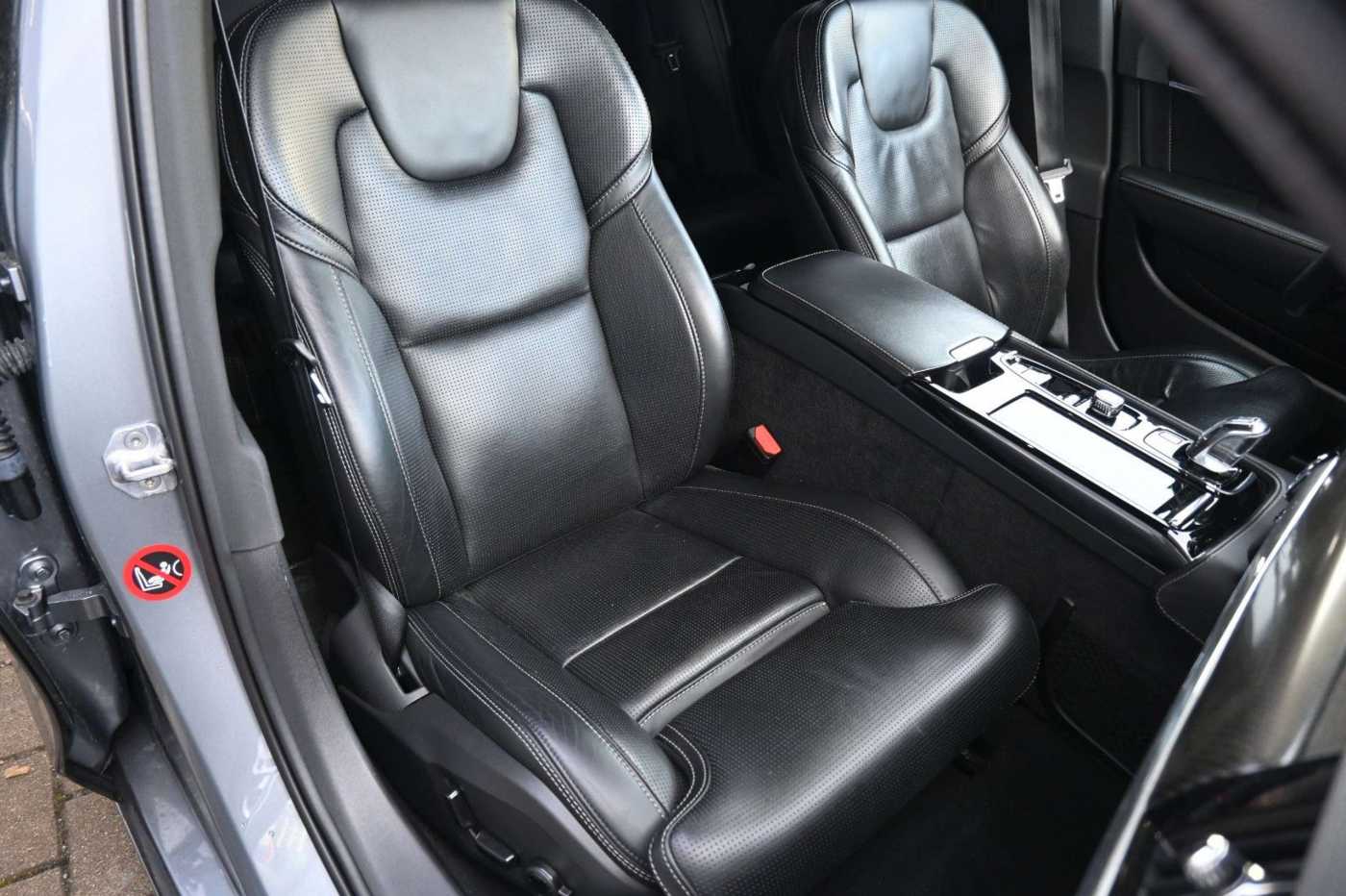 Volvo  Lim. R-Design Plug-In Hyb. AWD*B&W*LUFT*MASS*
