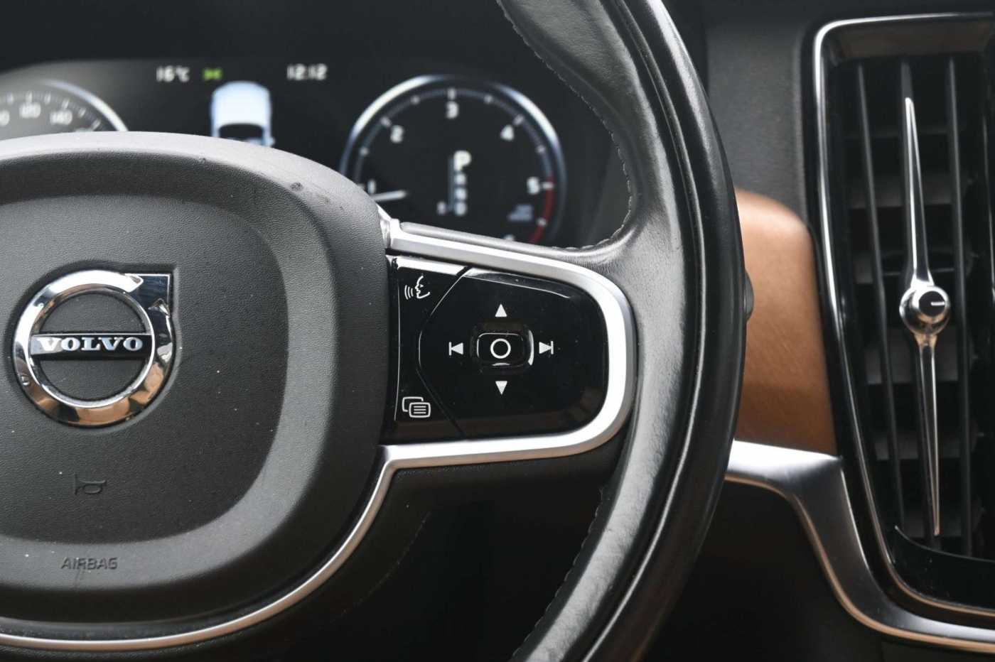 Volvo  D5 Inscrip* AWD*360°*MASS*LUFT*NAV*MIETKAUF