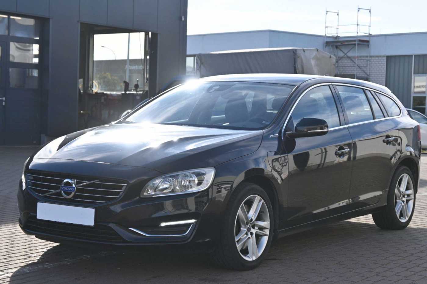 Volvo  Kombi D6 Summum AWD*NAV*LED*TEMPO*