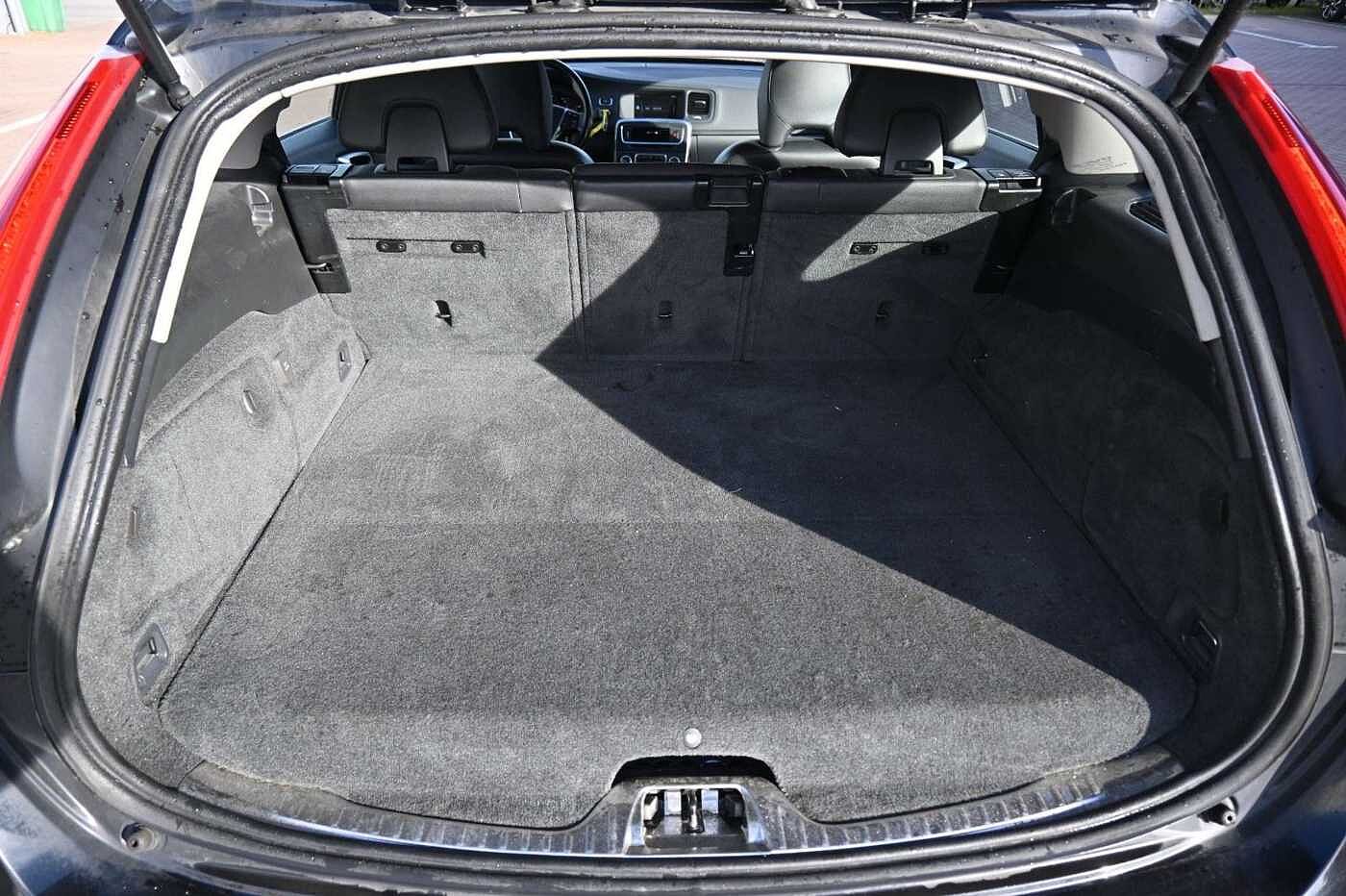 Volvo  Kombi D6 Summum AWD*NAV*LED*TEMPO*