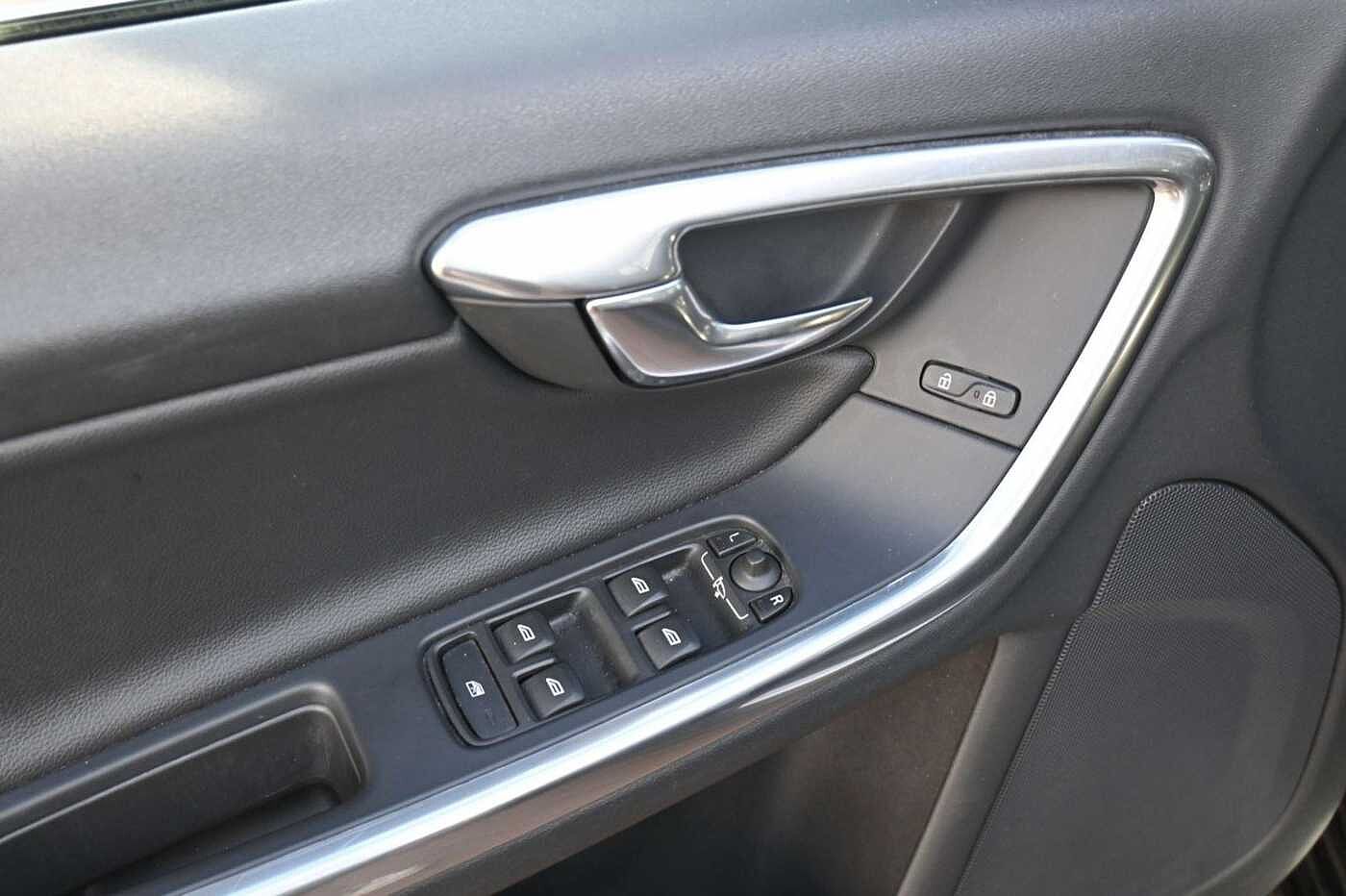 Volvo  Kombi D6 Summum AWD*NAV*LED*TEMPO*