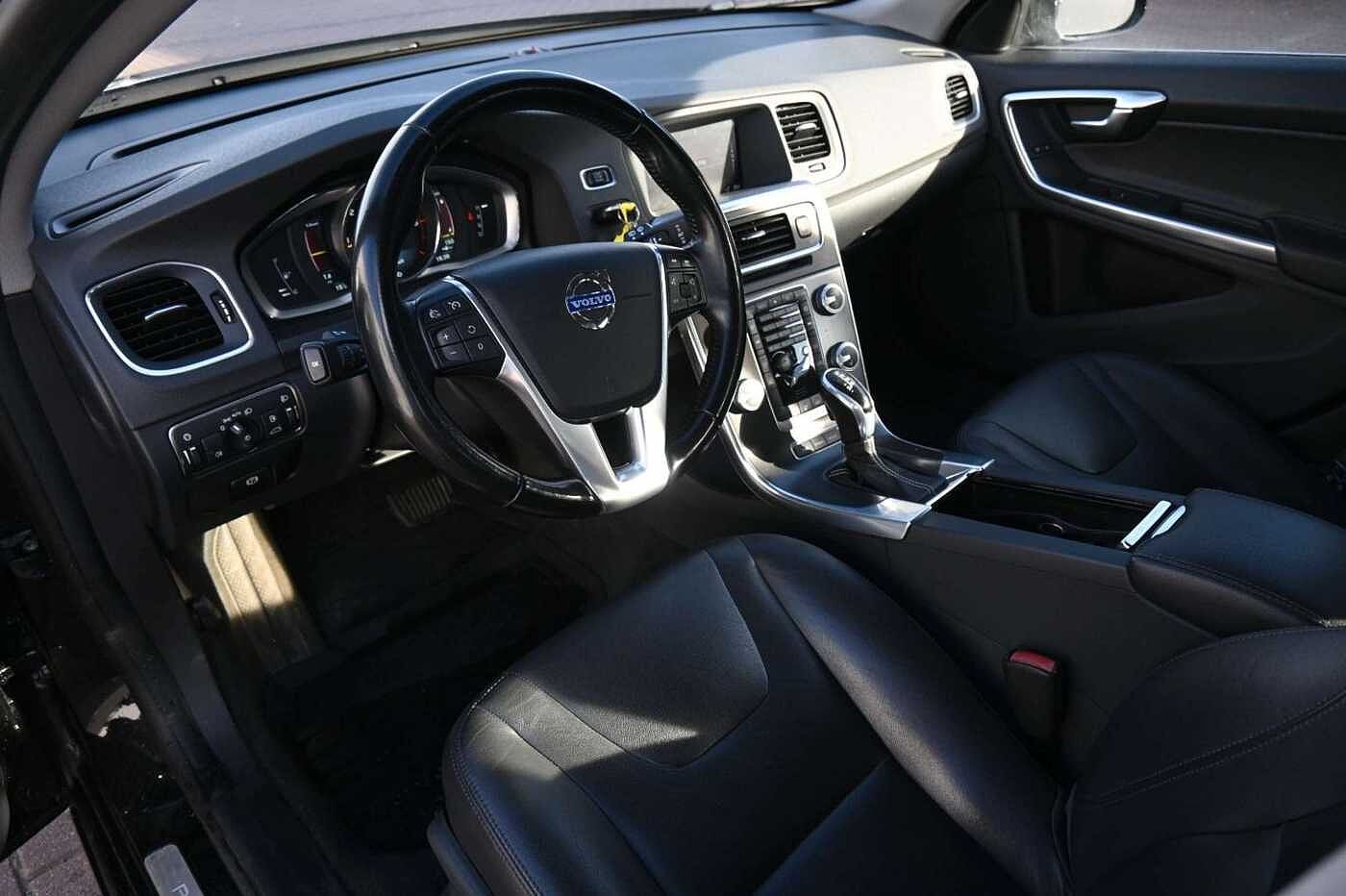 Volvo  Kombi D6 Summum AWD*NAV*LED*TEMPO*