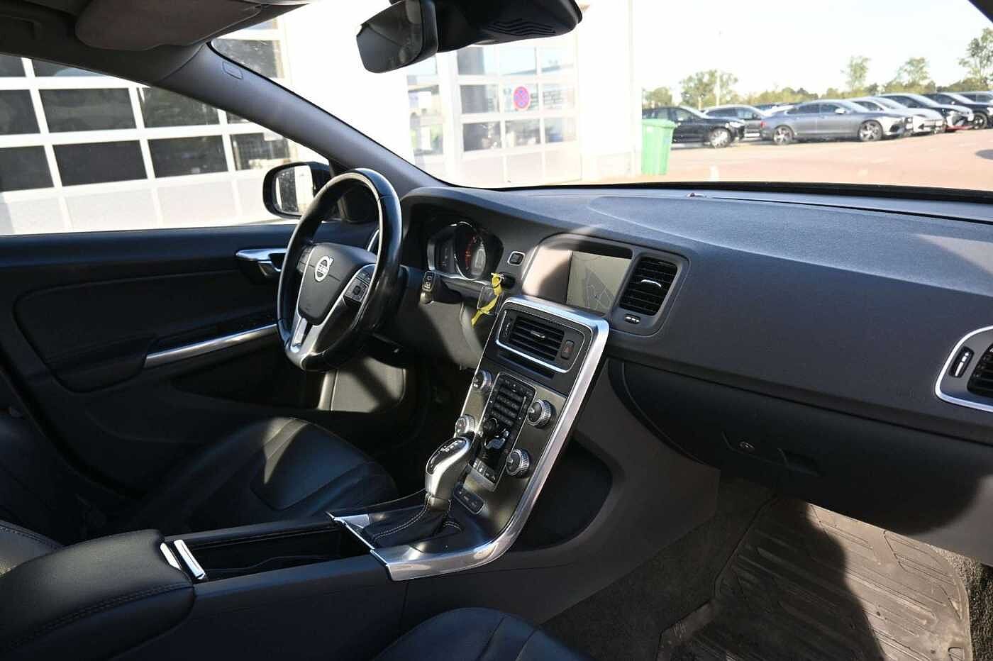 Volvo  Kombi D6 Summum AWD*NAV*LED*TEMPO*