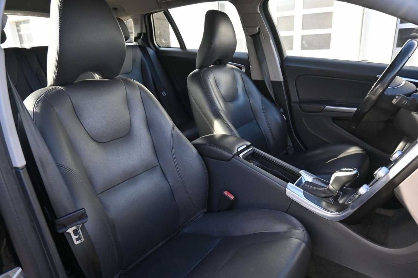 Volvo  Kombi D6 Summum AWD*NAV*LED*TEMPO*