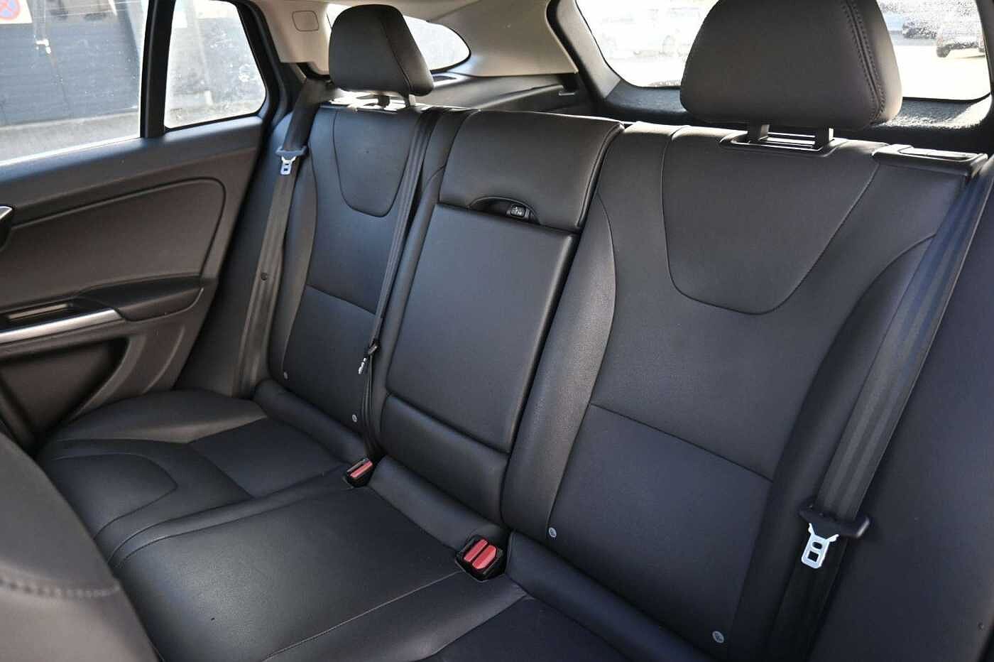 Volvo  Kombi D6 Summum AWD*NAV*LED*TEMPO*