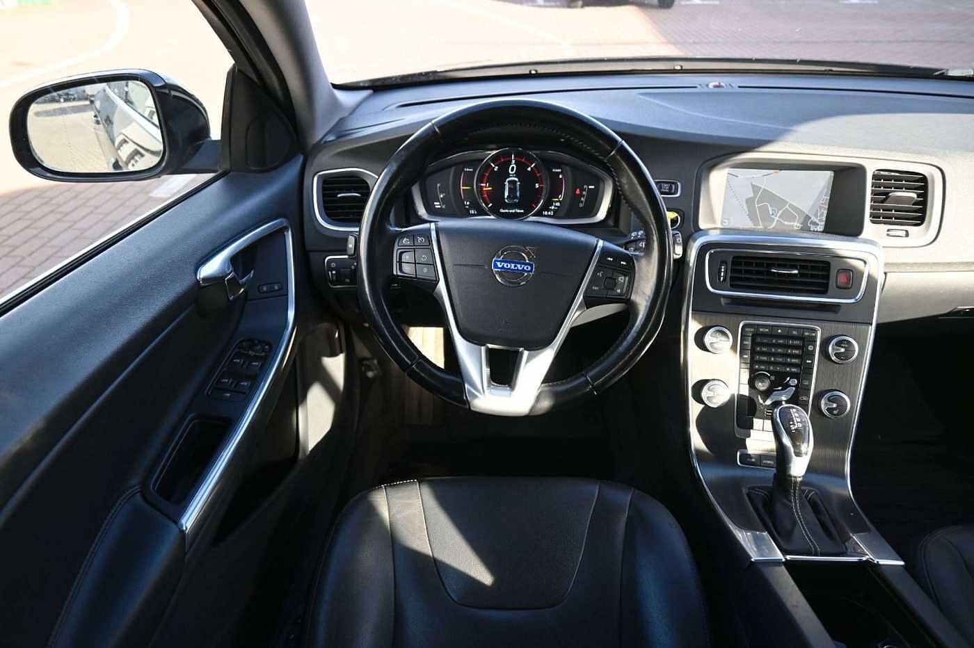 Volvo  Kombi D6 Summum AWD*NAV*LED*TEMPO*