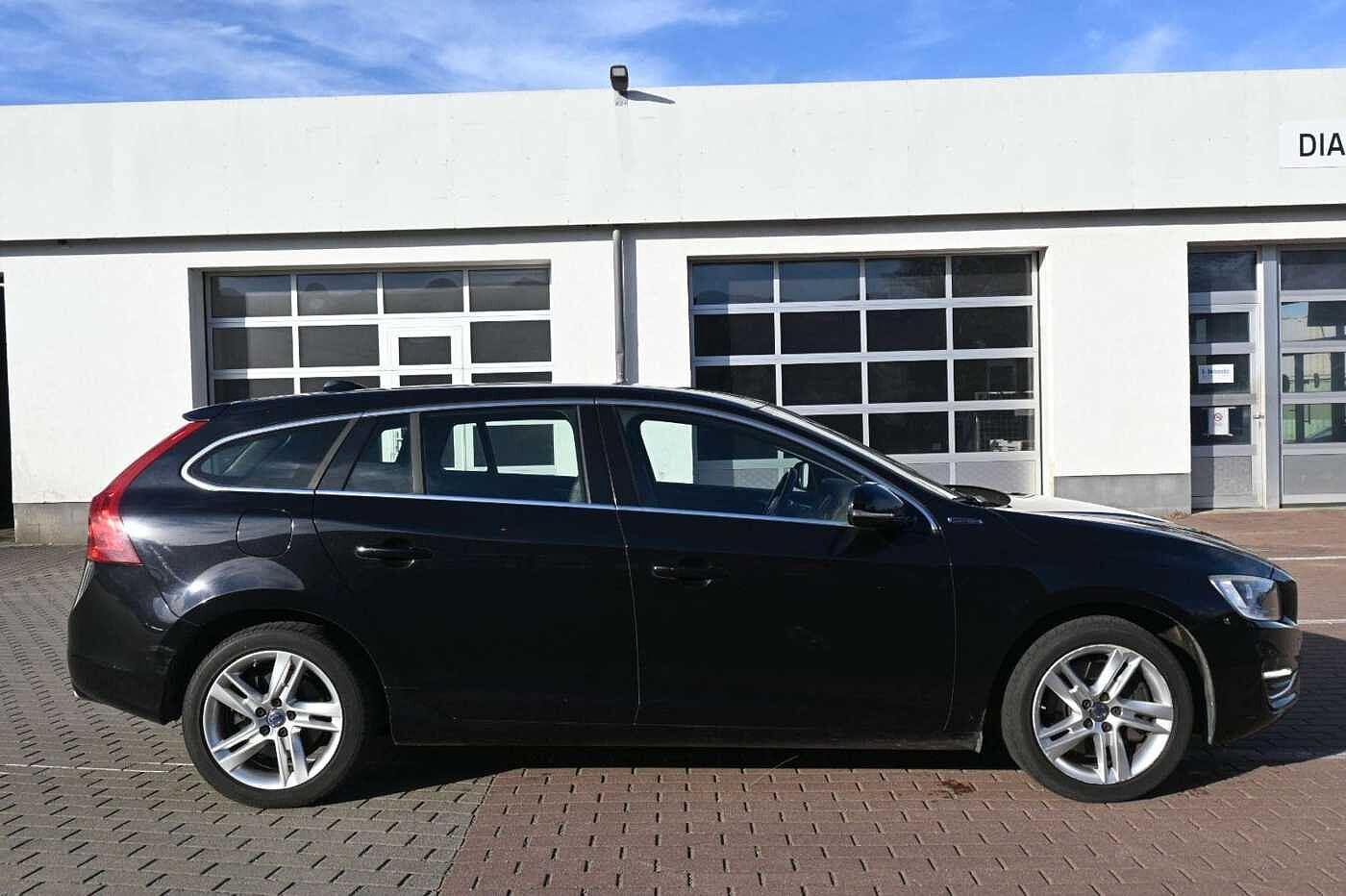 Volvo  Kombi D6 Summum AWD*NAV*LED*TEMPO*