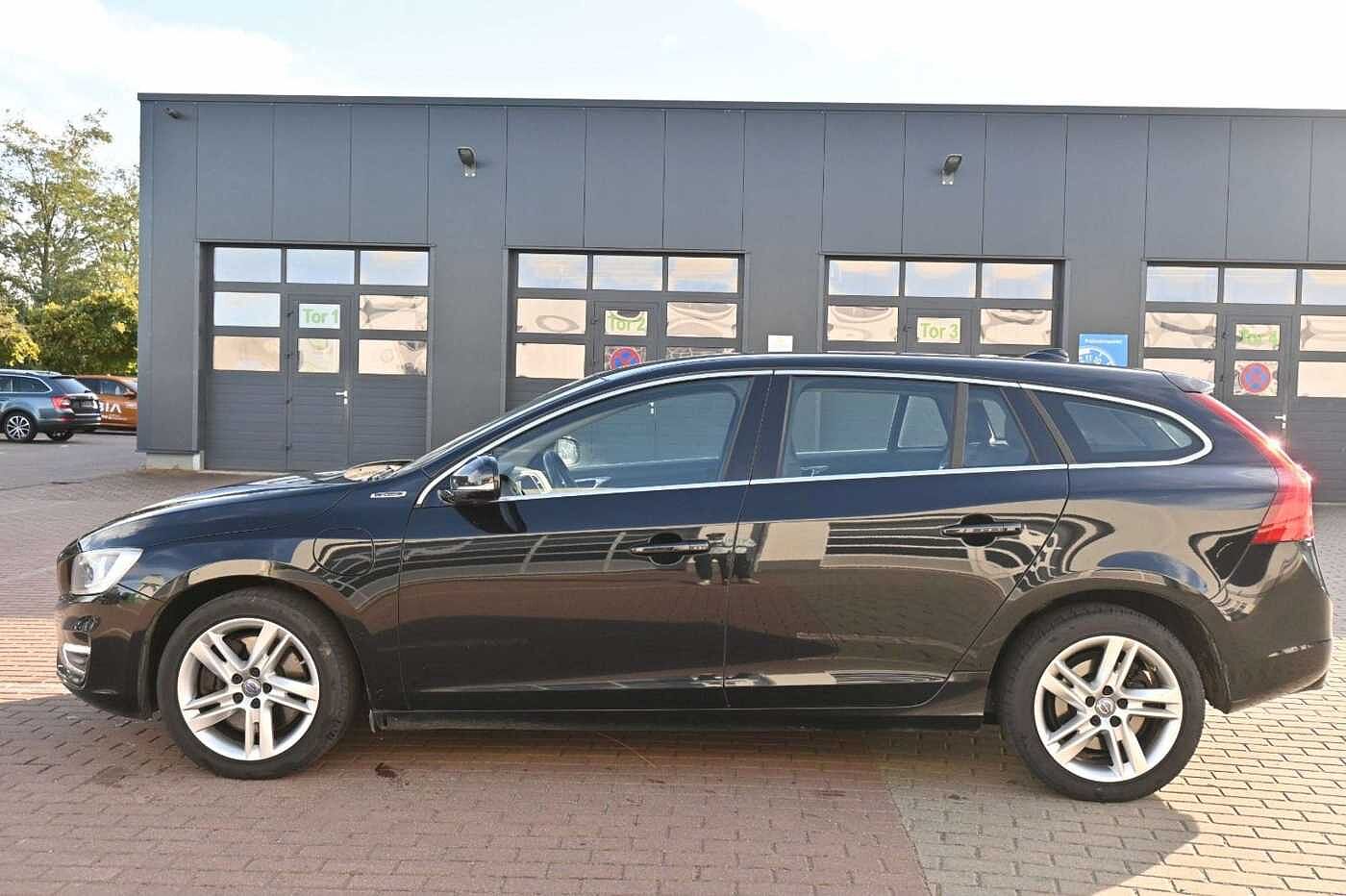 Volvo  Kombi D6 Summum AWD*NAV*LED*TEMPO*