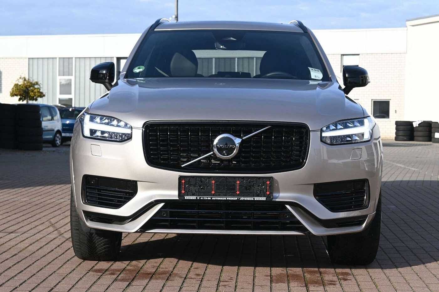Volvo  Ultimate Dark Recharge Plug-In Hybrid AWD