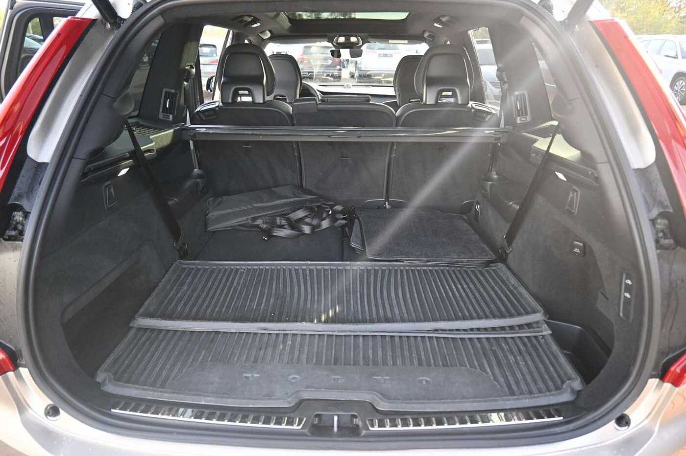 Volvo  Ultimate Dark Recharge Plug-In Hybrid AWD