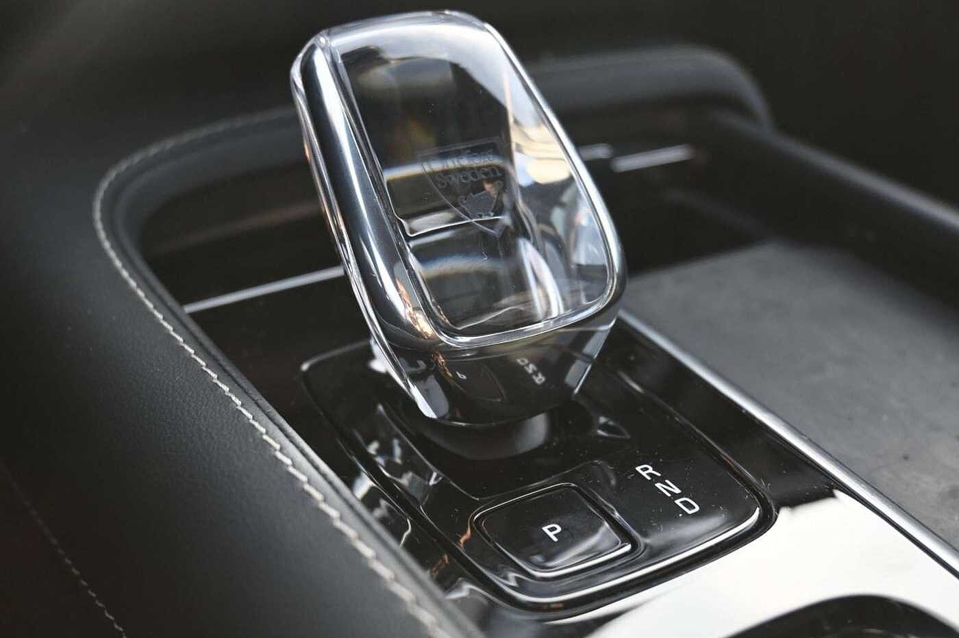 Volvo  Ultimate Dark Recharge Plug-In Hybrid AWD