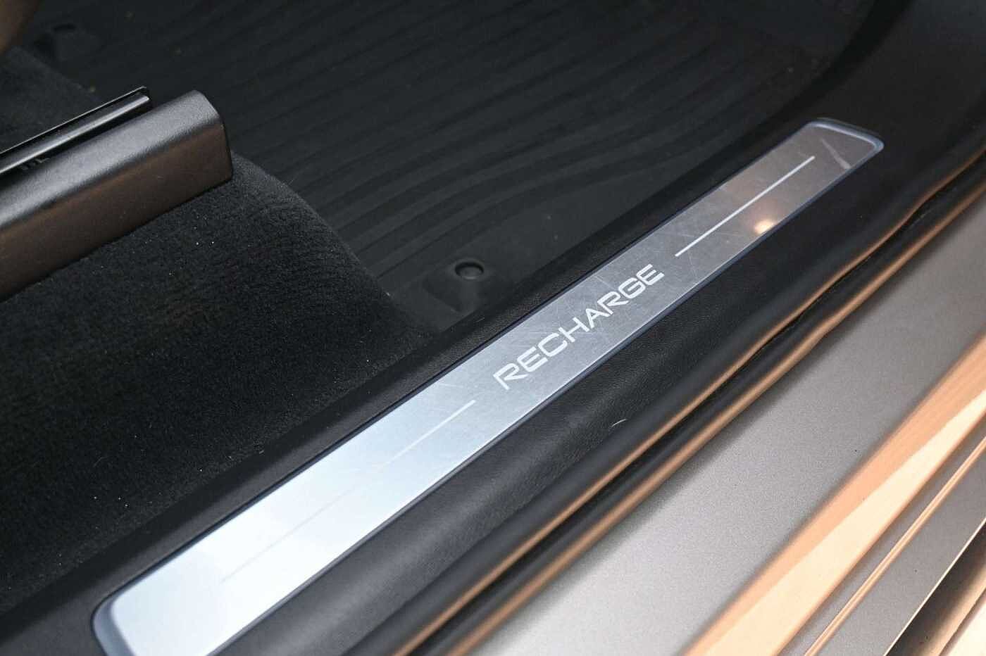 Volvo  Ultimate Dark Recharge Plug-In Hybrid AWD