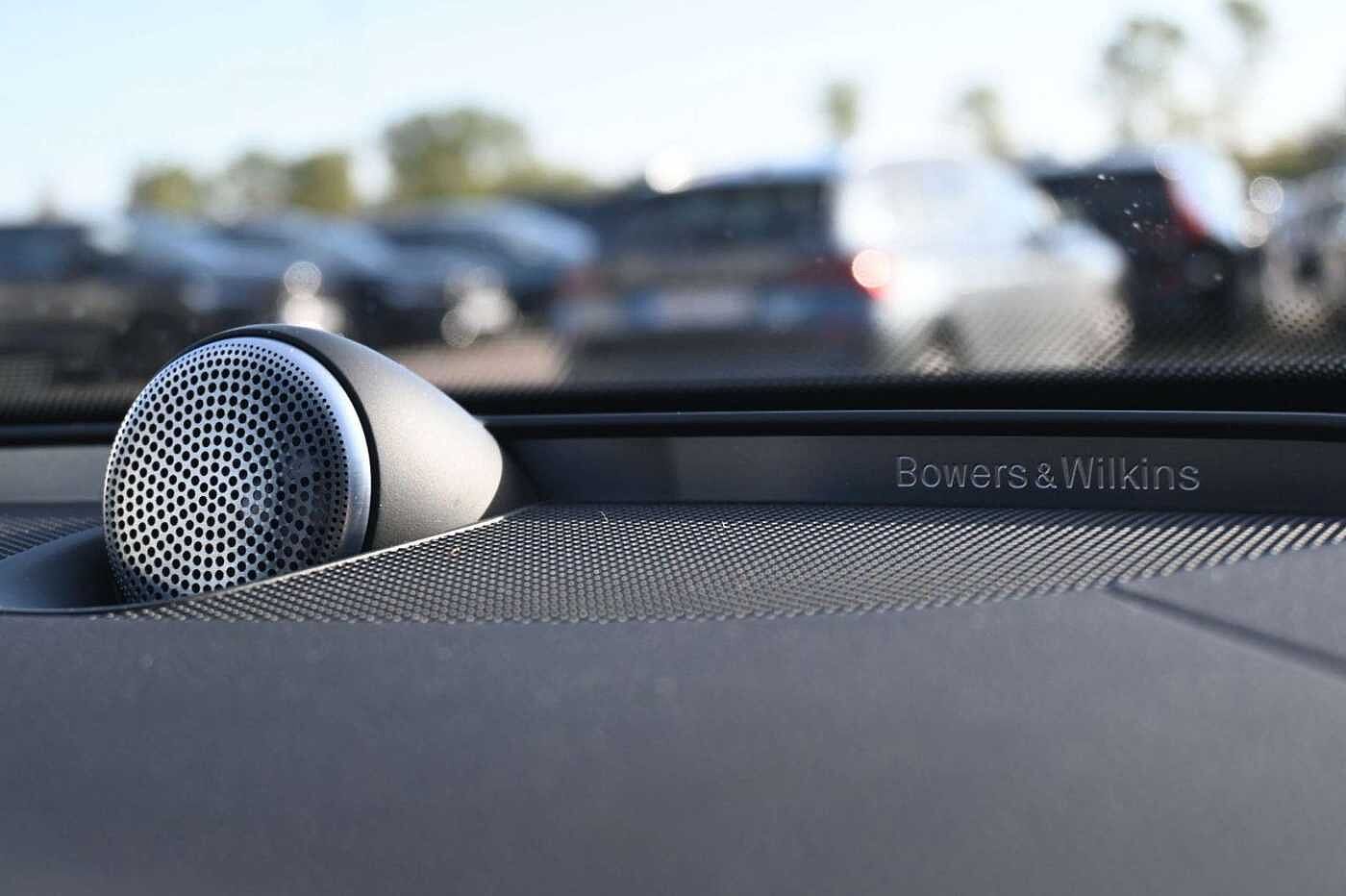 Volvo  Ultimate Dark Recharge Plug-In Hybrid AWD