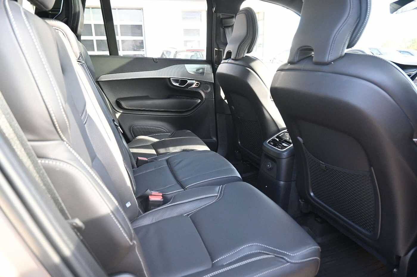 Volvo  Ultimate Dark Recharge Plug-In Hybrid AWD