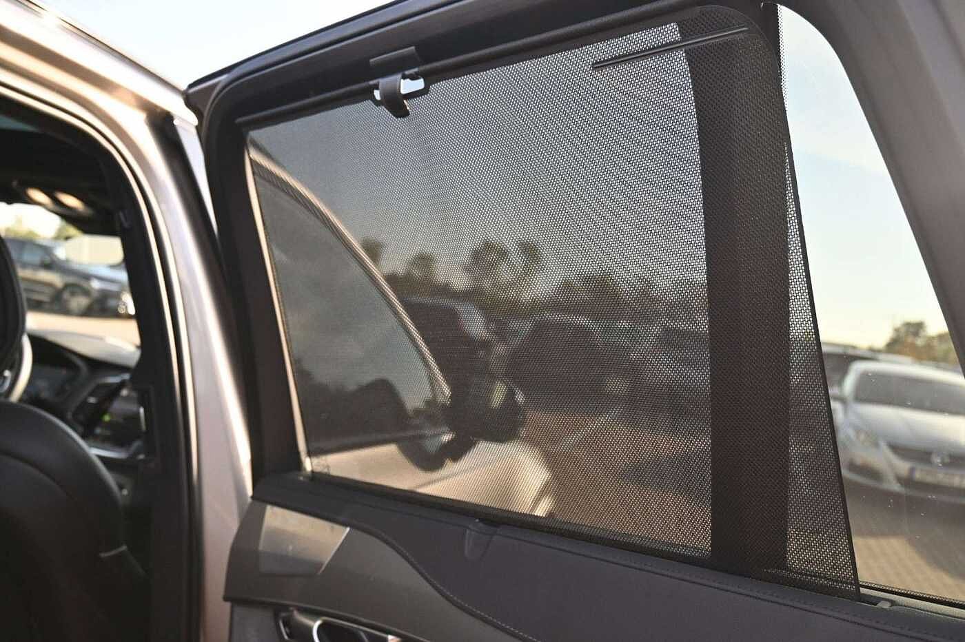 Volvo  Ultimate Dark Recharge Plug-In Hybrid AWD