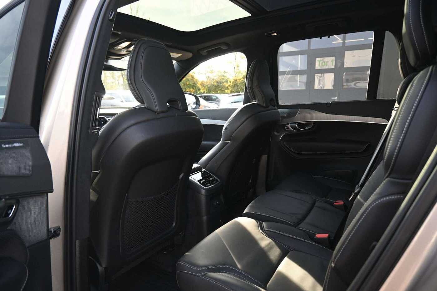 Volvo  Ultimate Dark Recharge Plug-In Hybrid AWD