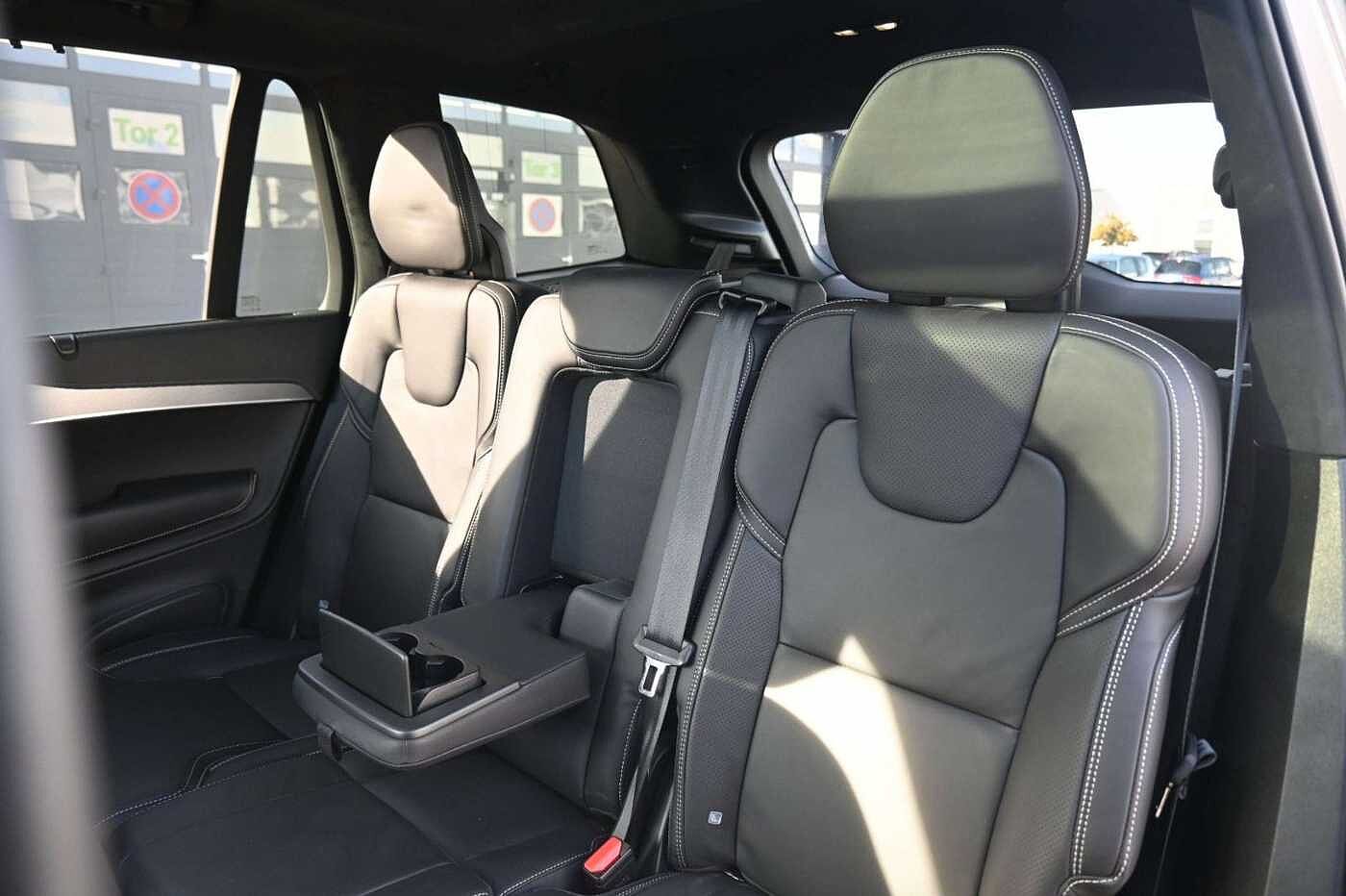 Volvo  Ultimate Dark Recharge Plug-In Hybrid AWD