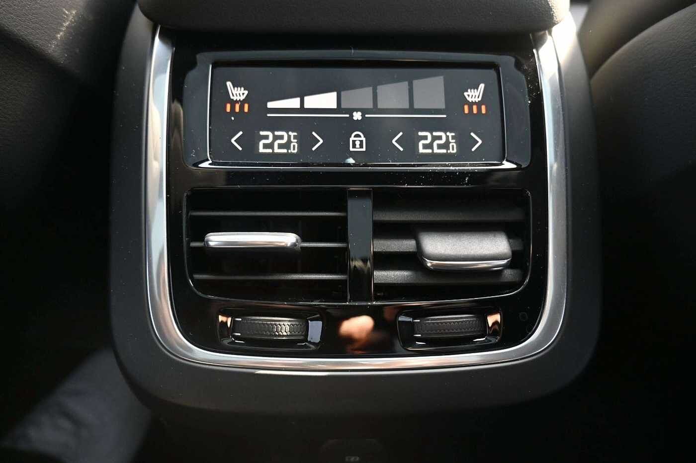 Volvo  Ultimate Dark Recharge Plug-In Hybrid AWD