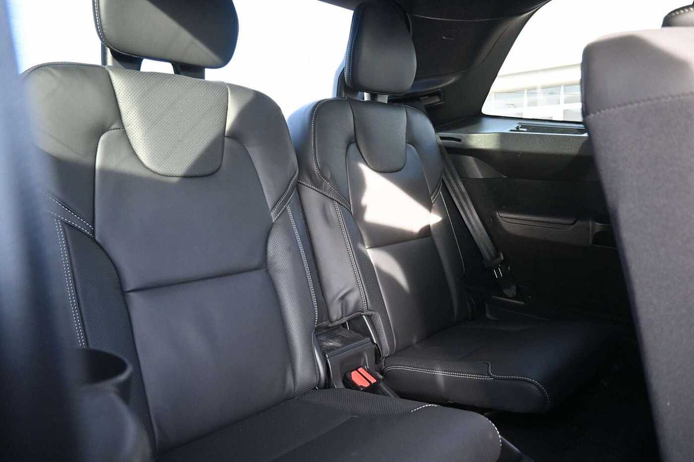 Volvo  Ultimate Dark Recharge Plug-In Hybrid AWD