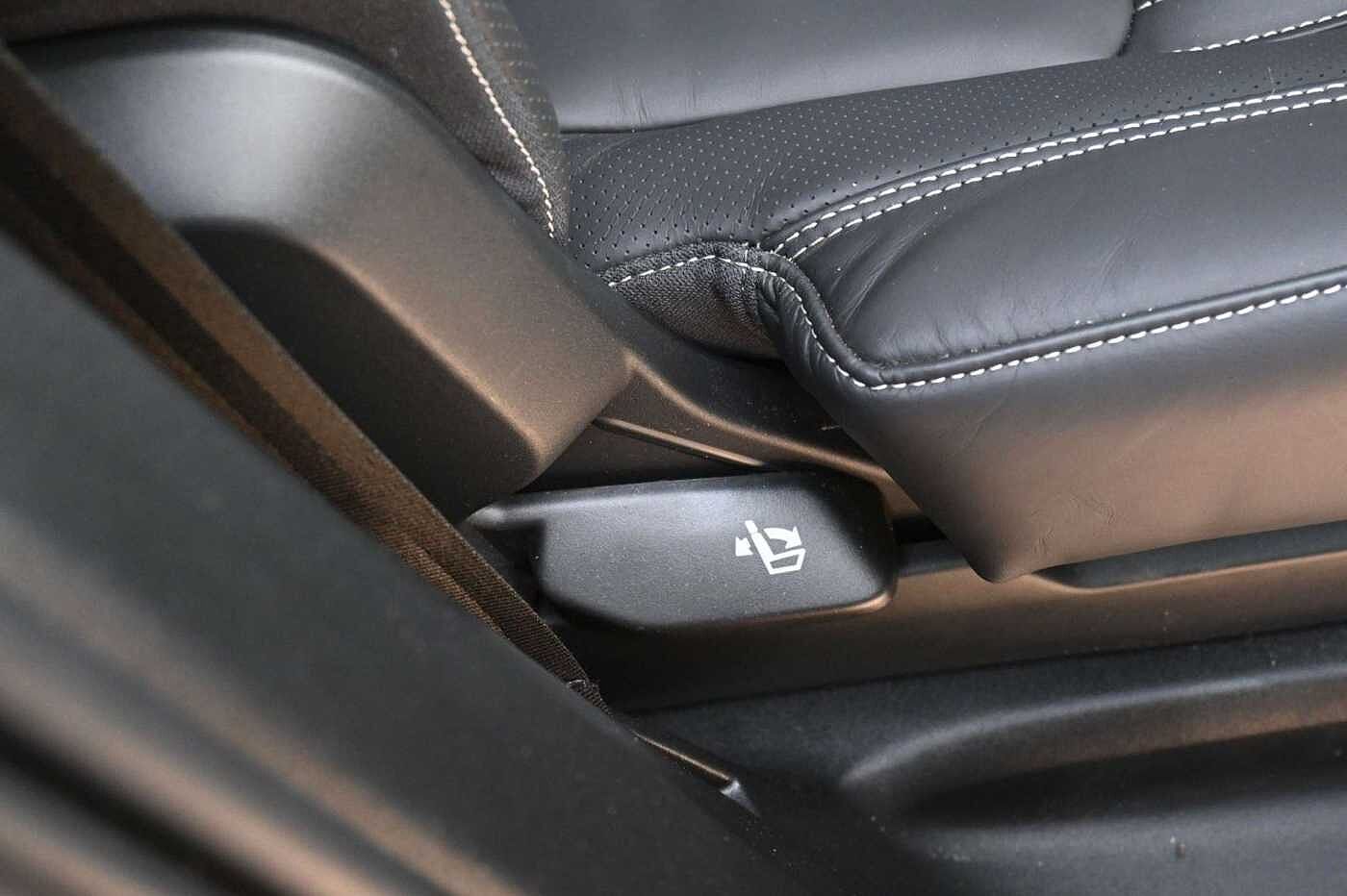 Volvo  Ultimate Dark Recharge Plug-In Hybrid AWD