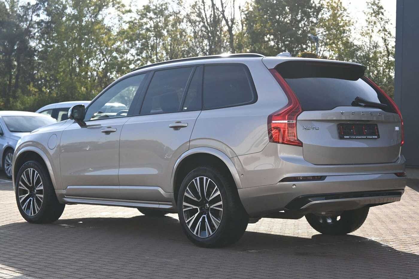 Volvo  Ultimate Dark Recharge Plug-In Hybrid AWD