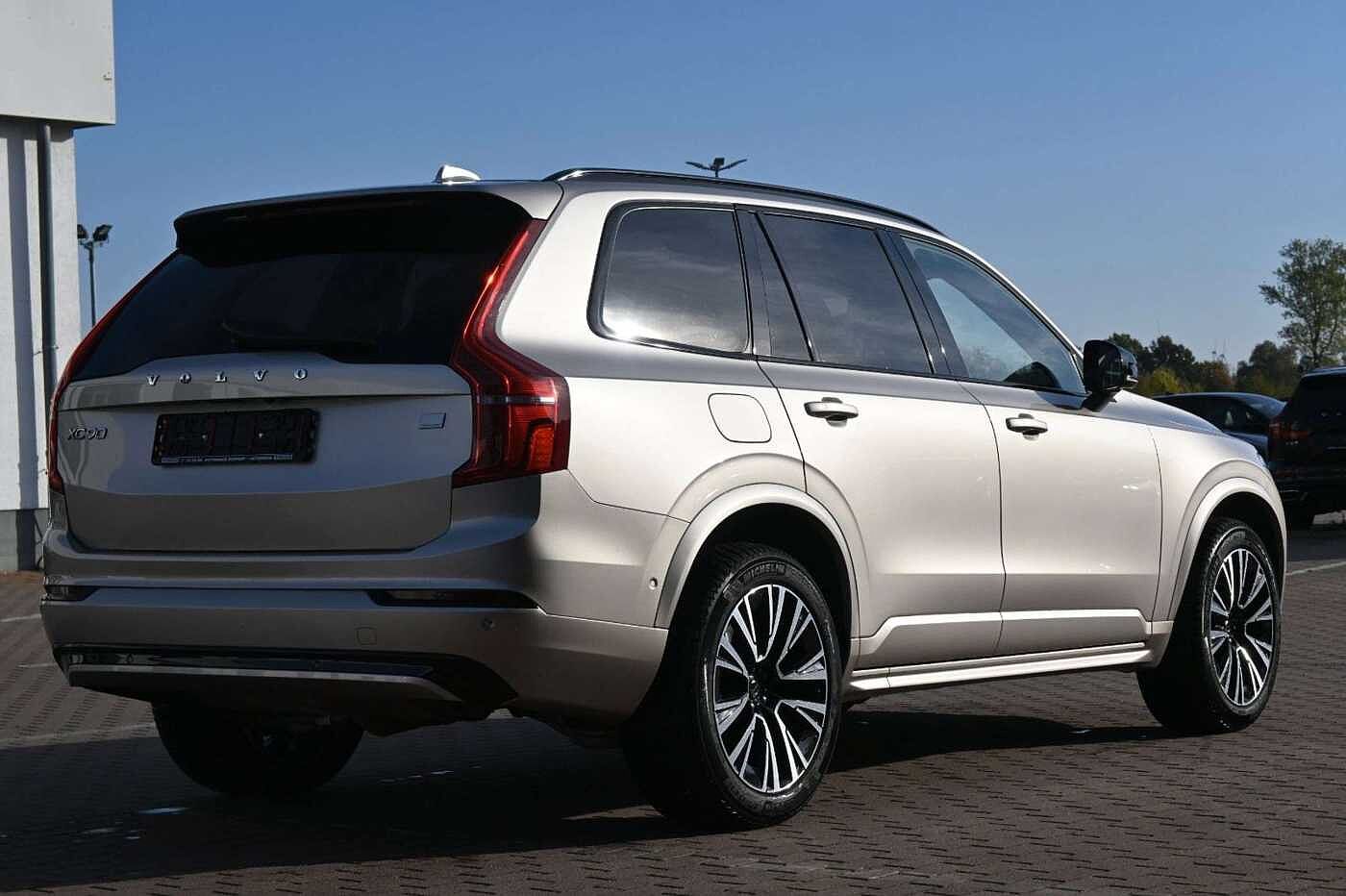 Volvo  Ultimate Dark Recharge Plug-In Hybrid AWD