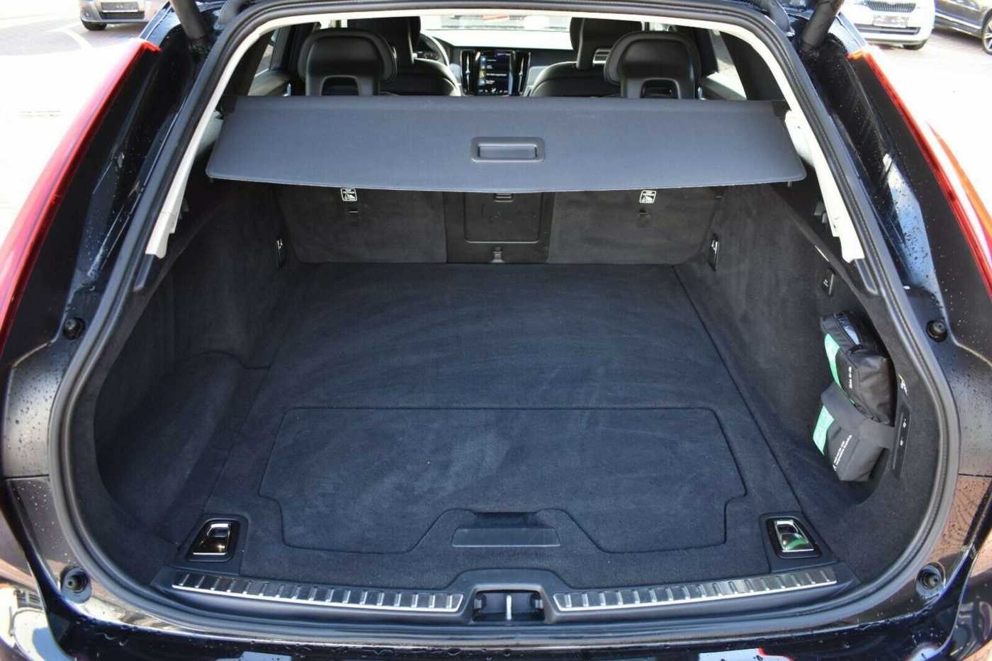 Volvo  **Mietkauf**V90 D5 Mom. *LED*PPilot*CD*CAM*BLIS